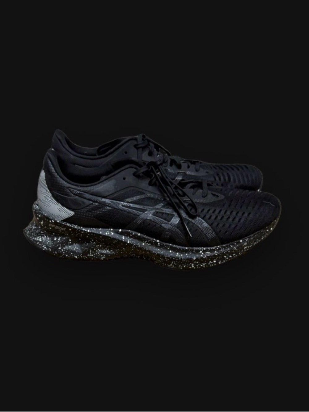 ASICS Novablast Running Shoes Black Iridescent Reflective Heel- Mens Size 9
